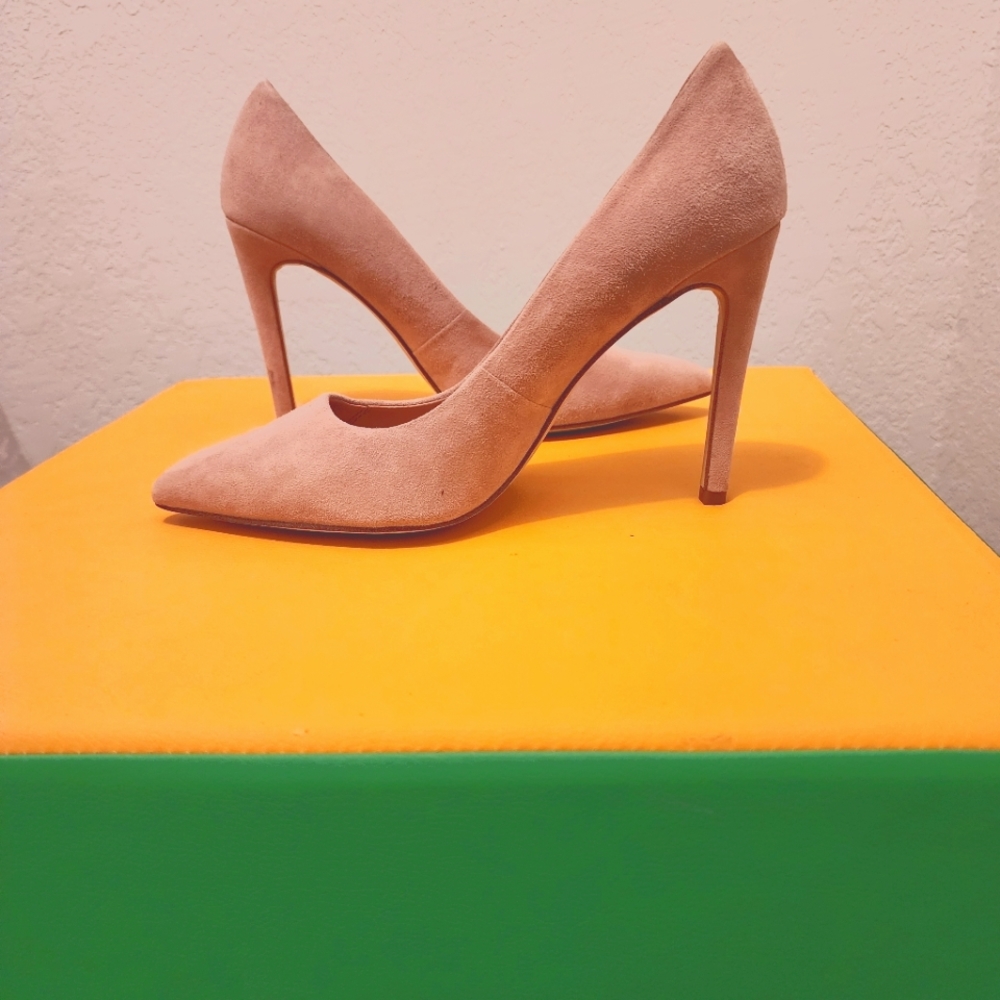 Halston Heritage pumps